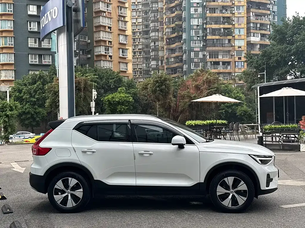 Volvo XC40 — фото 4