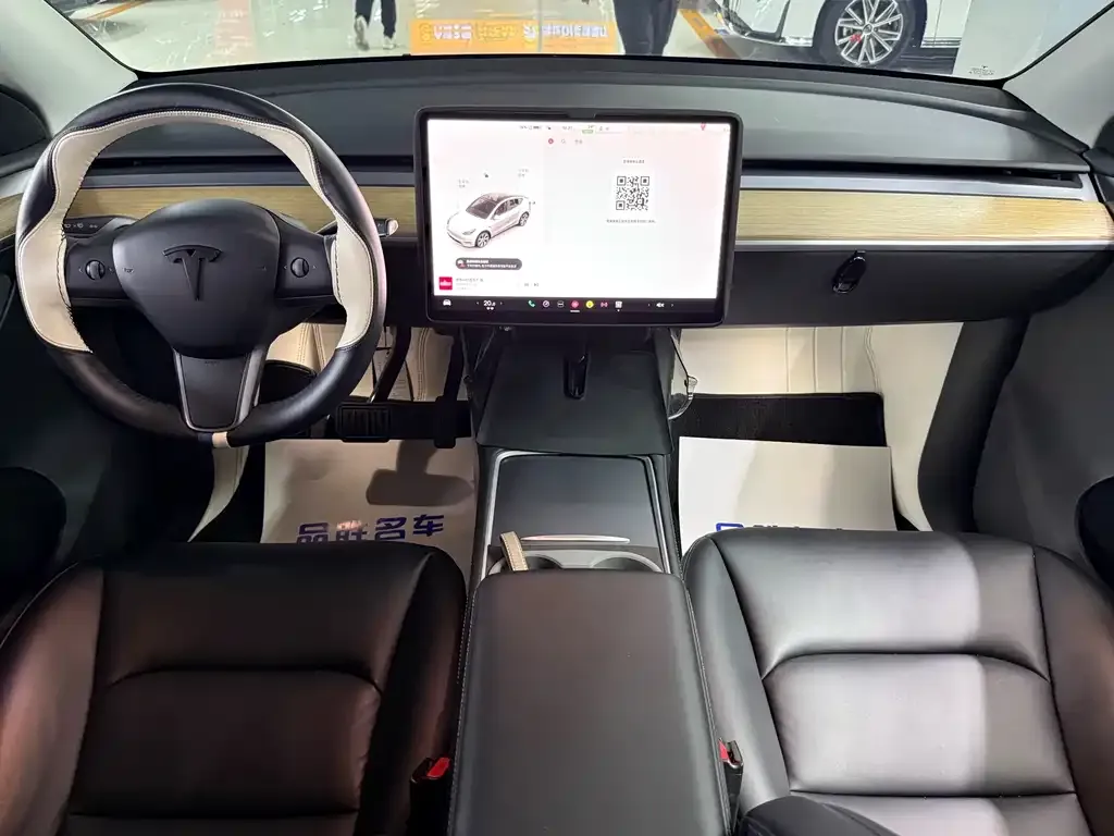Tesla Model Y — фото 10