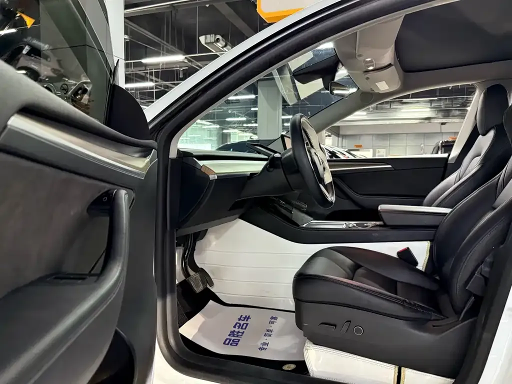 Tesla Model Y — фото 7