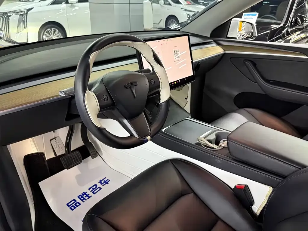 Tesla Model Y — фото 9