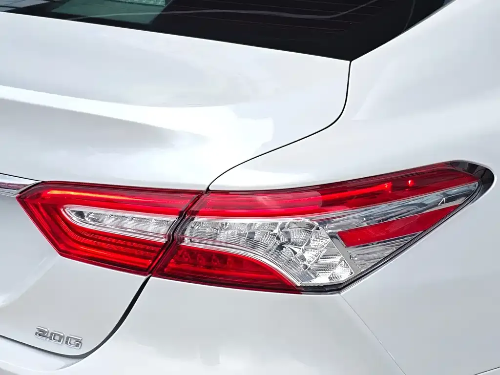 Toyota Camry — фото 10