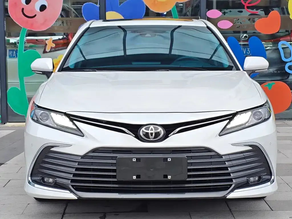 Toyota Camry — фото 2