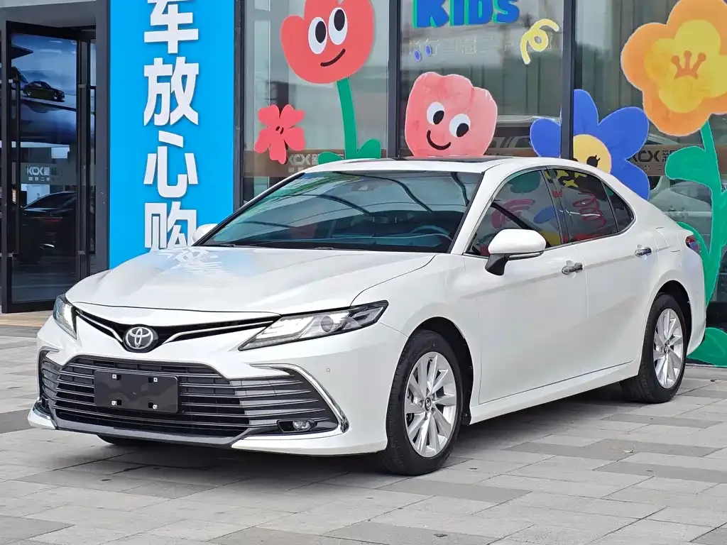 Toyota Camry — фото 3