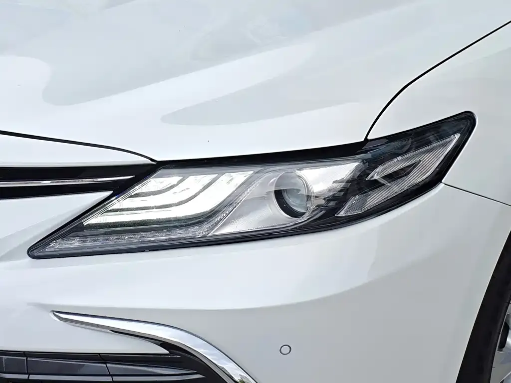 Toyota Camry — фото 4