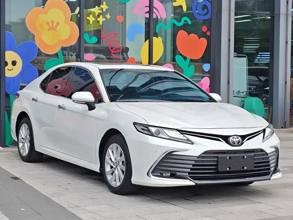 Toyota Camry — фото 5