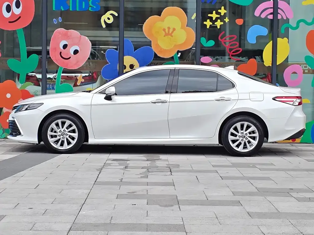 Toyota Camry — фото 6