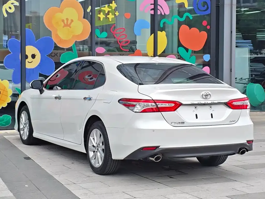 Toyota Camry — фото 7