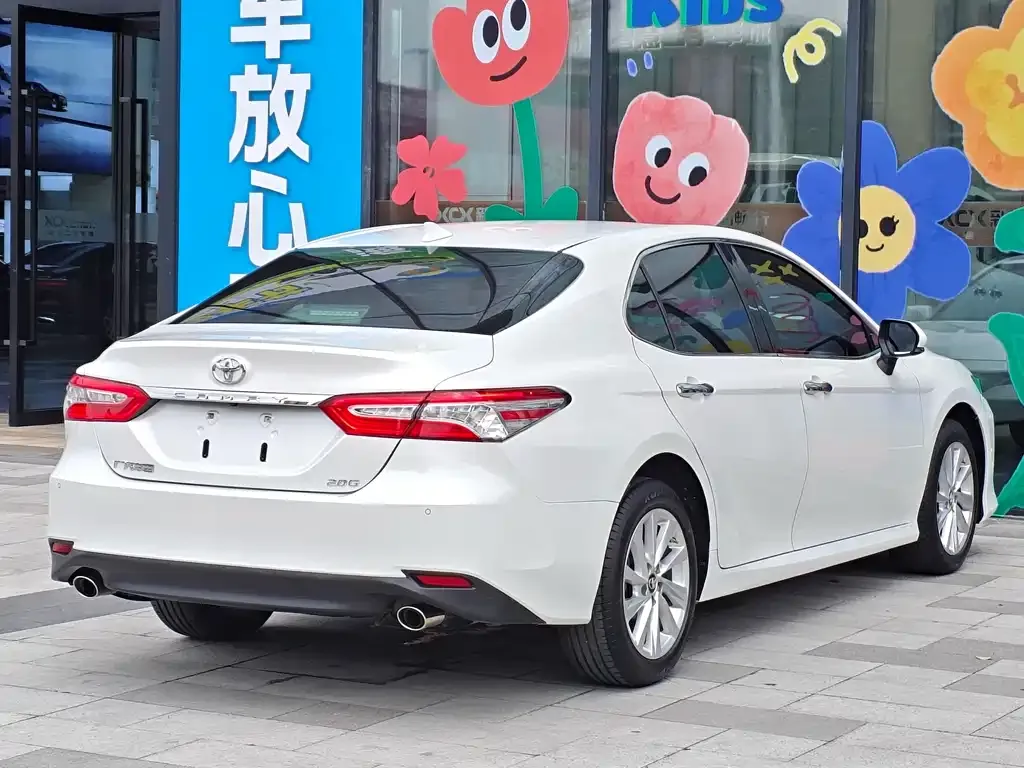 Toyota Camry — фото 9