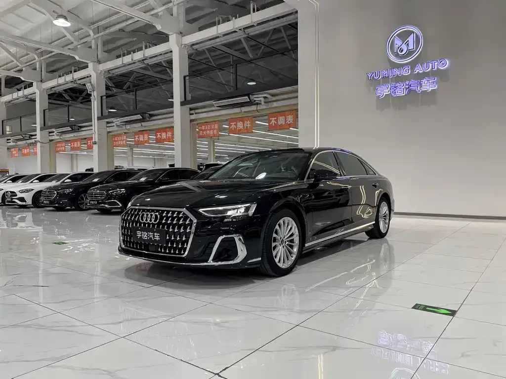 Audi A8 — фото 1