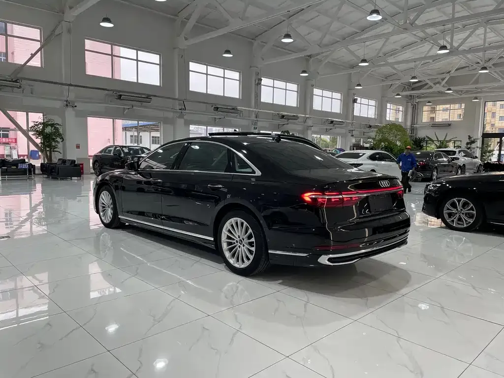 Audi A8 — фото 3