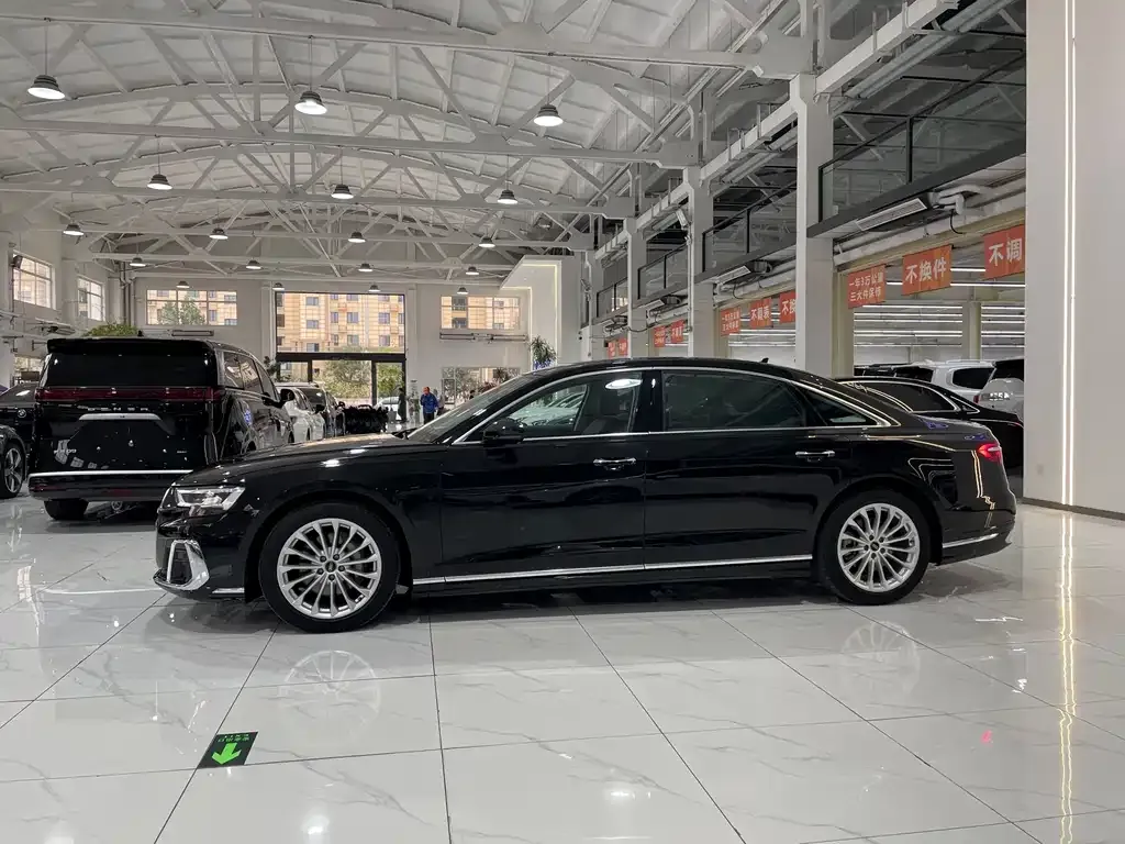 Audi A8 — фото 5