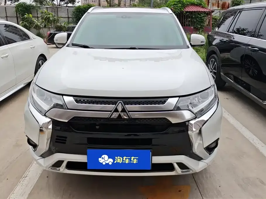 Mitsubishi Outlander 2022 из CN, фото 2
