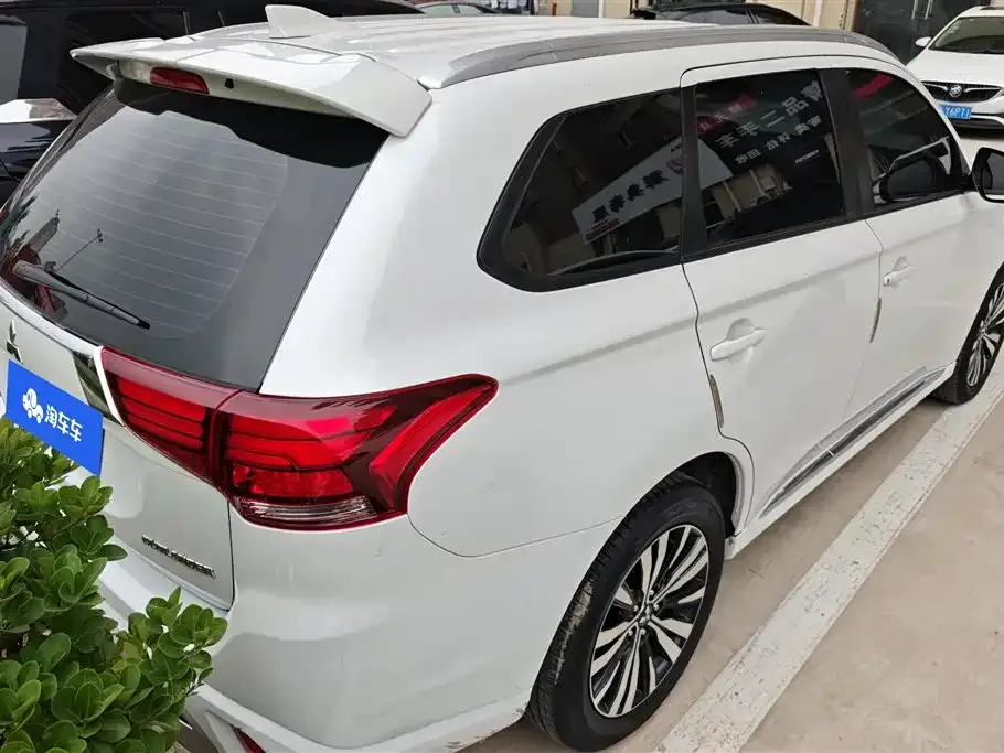 Mitsubishi Outlander 2022 из CN, фото 3