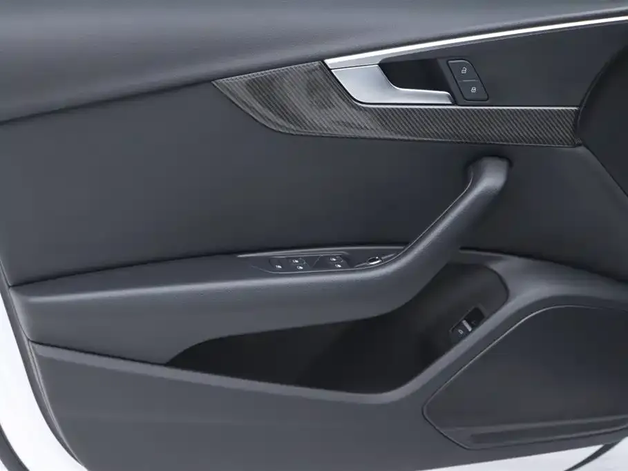 Audi A4L 2021 из CN, фото 5