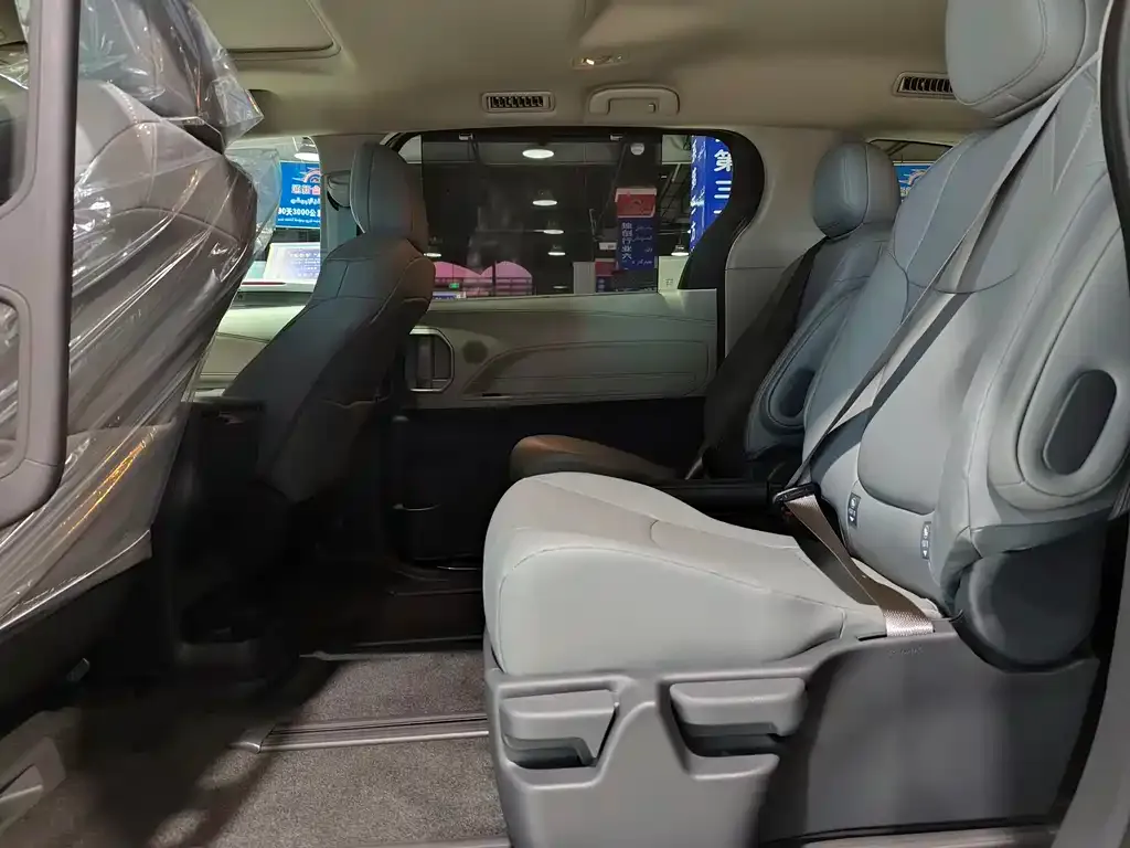 Toyota Granvia 2025 из CN, фото 6