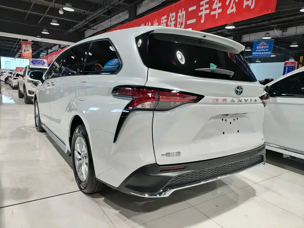 Toyota Granvia 2025 из CN, фото 7