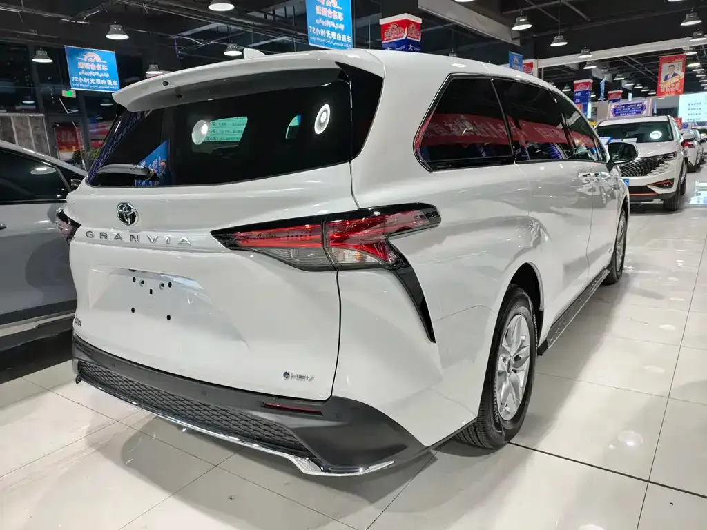 Toyota Granvia 2025 из CN, фото 9