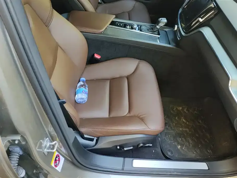 Volvo S60 2021 из CN, фото 8
