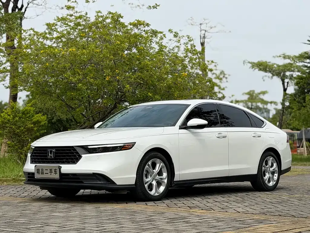 Honda Accord — фото 1