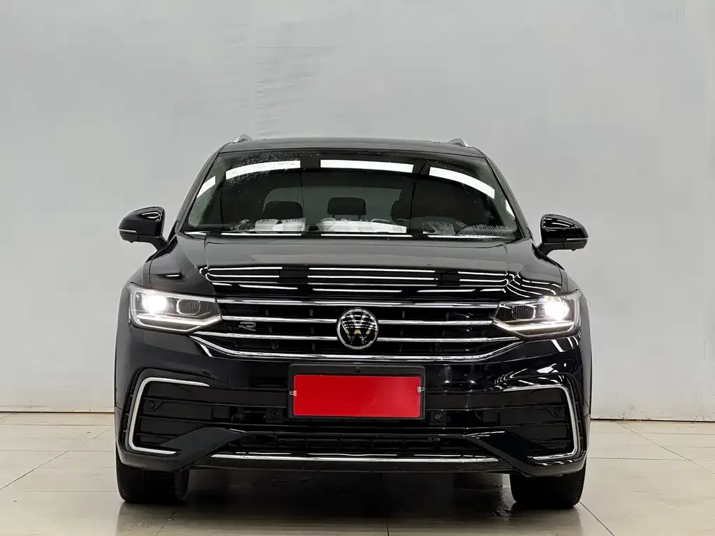 Volkswagen Tiguan L — фото 2
