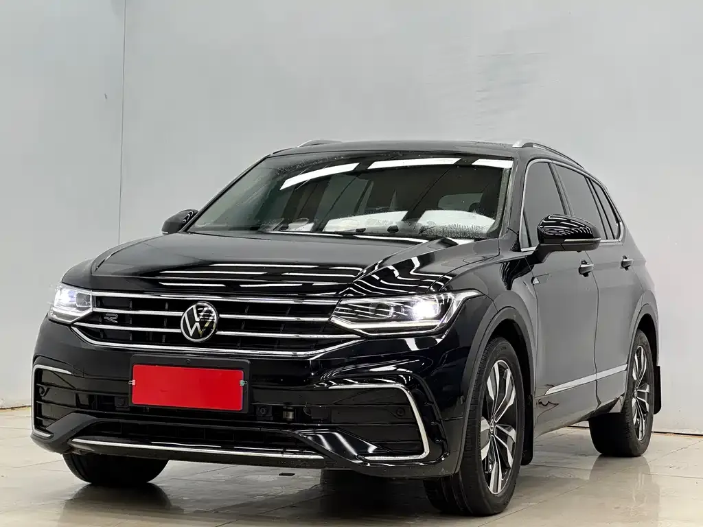 Volkswagen Tiguan L — фото 3