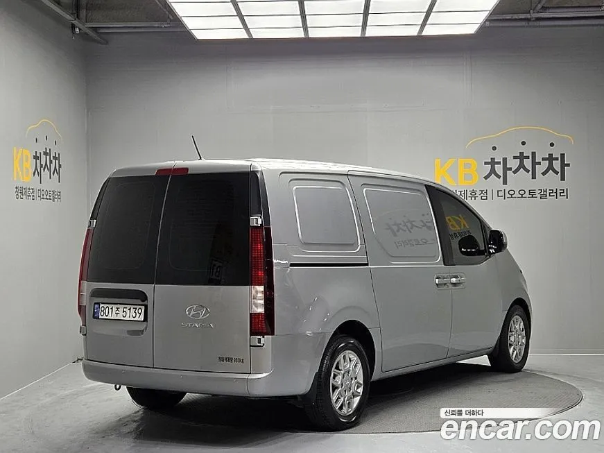 Hyundai Staria — фото 2