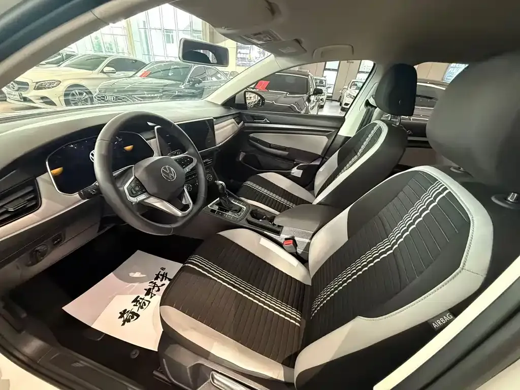 Volkswagen Bora 2024 из CN, фото 7