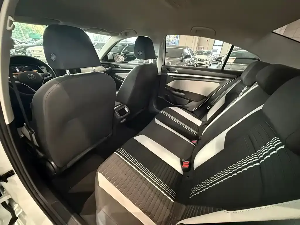 Volkswagen Bora 2024 из CN, фото 8