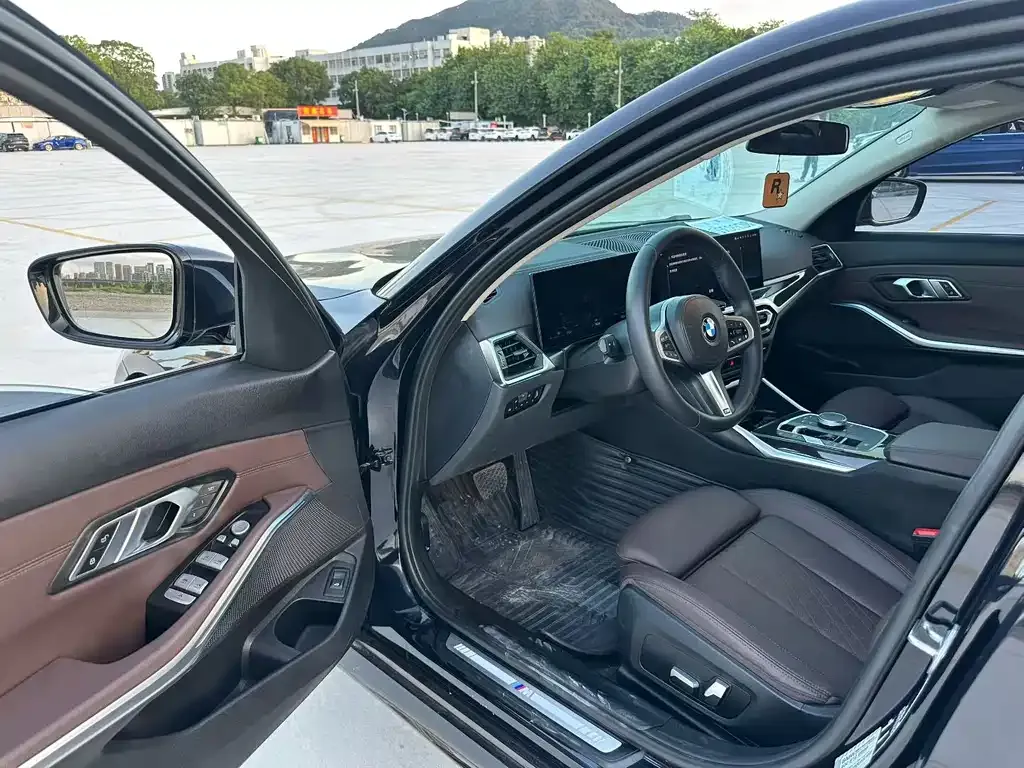 BMW 3 Series 2023 из CN, фото 4