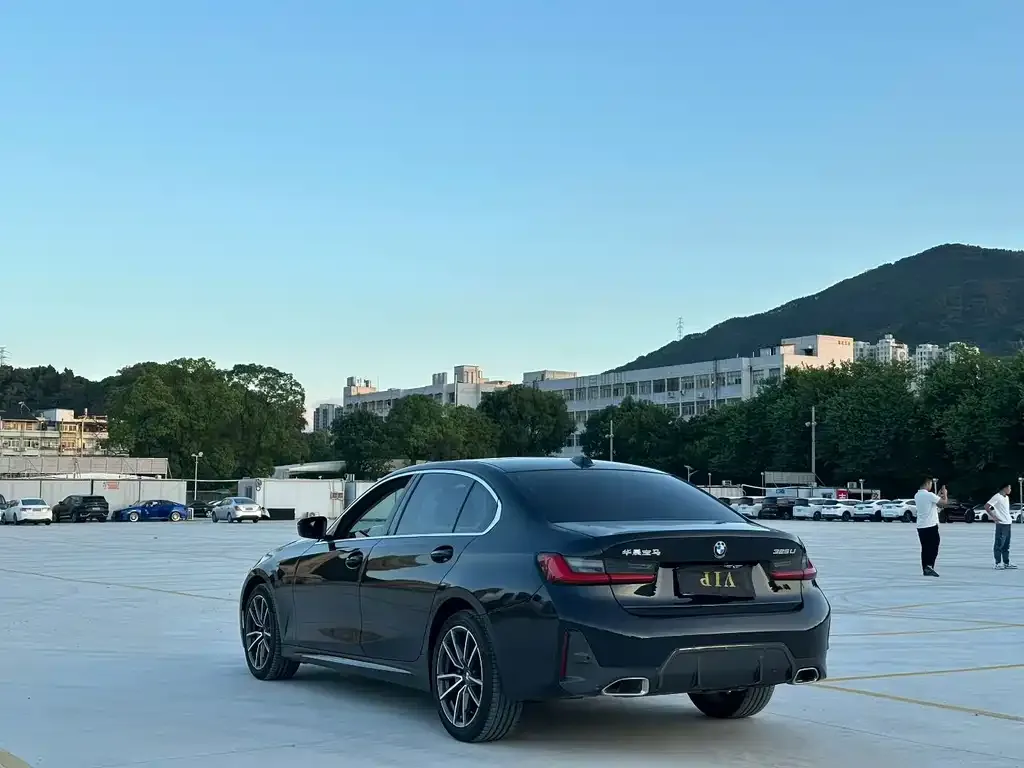 BMW 3 Series 2023 из CN, фото 7