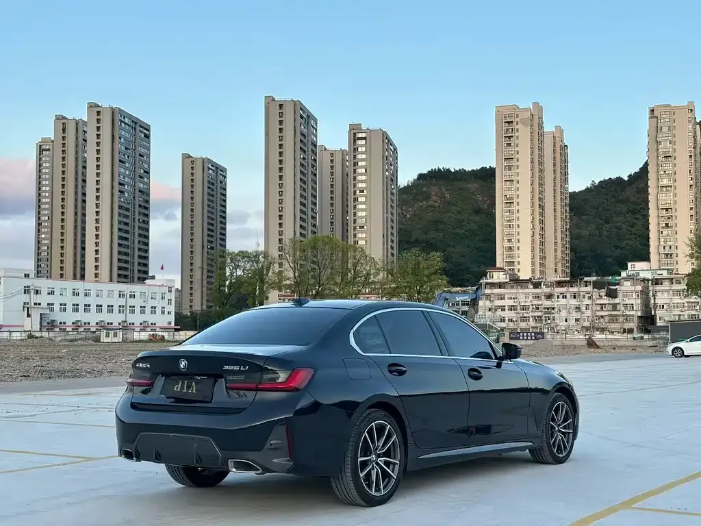 BMW 3 Series 2023 из CN, фото 9