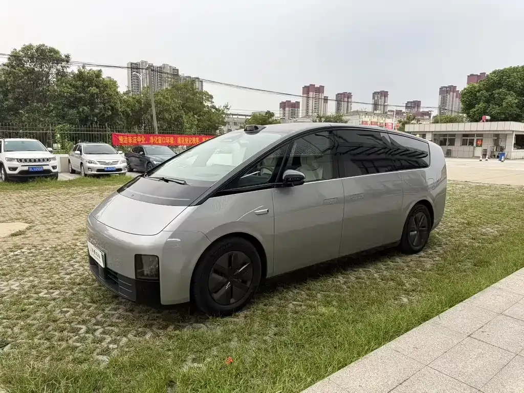 Li Auto MEGA — фото 2