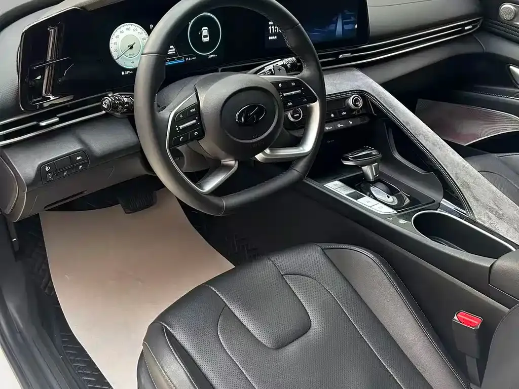 Hyundai Elantra 2023 из CN, фото 4