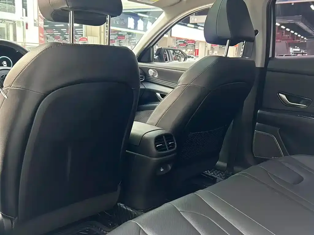 Hyundai Elantra 2023 из CN, фото 5