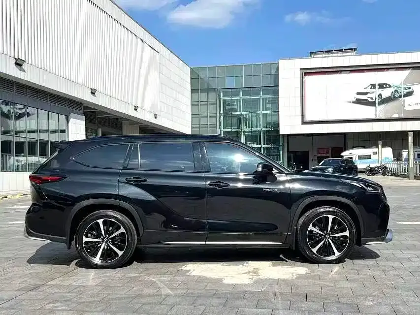 Toyota Crown Kluger 2023 из CN, фото 4