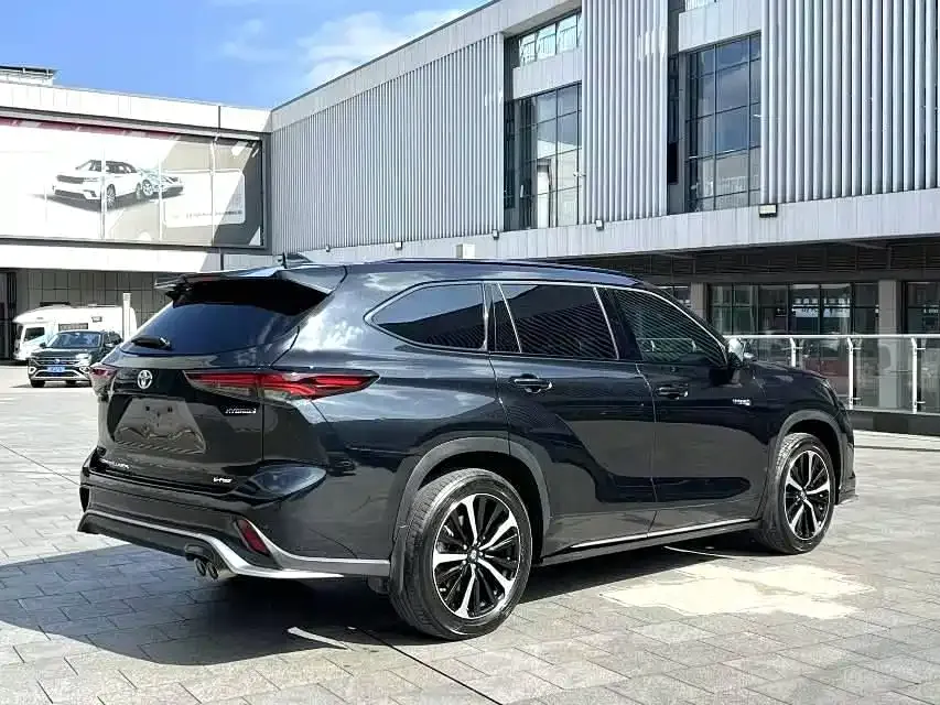 Toyota Crown Kluger 2023 из CN, фото 5