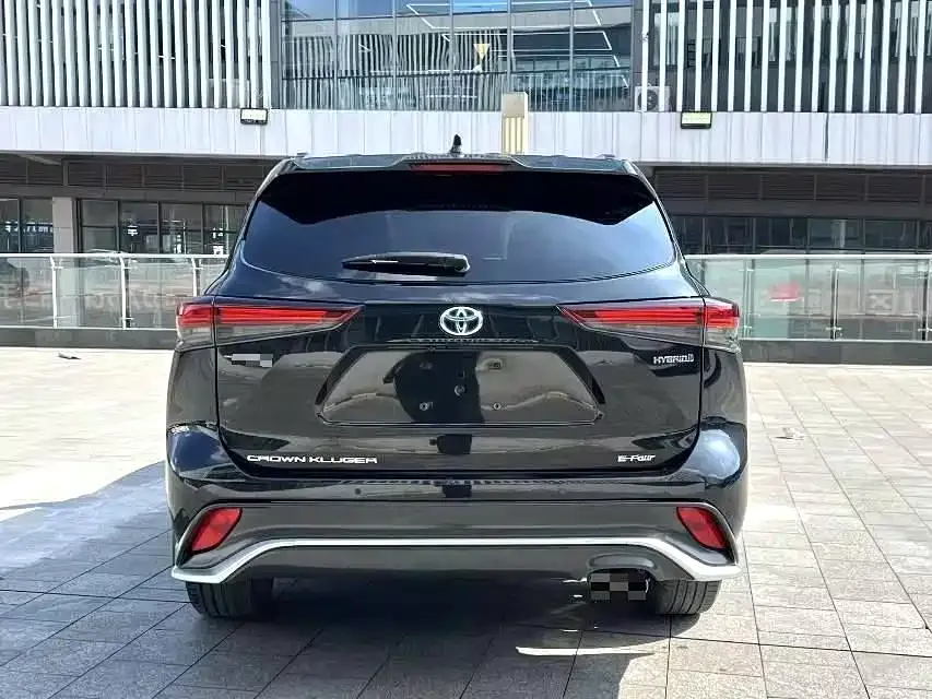Toyota Crown Kluger 2023 из CN, фото 6