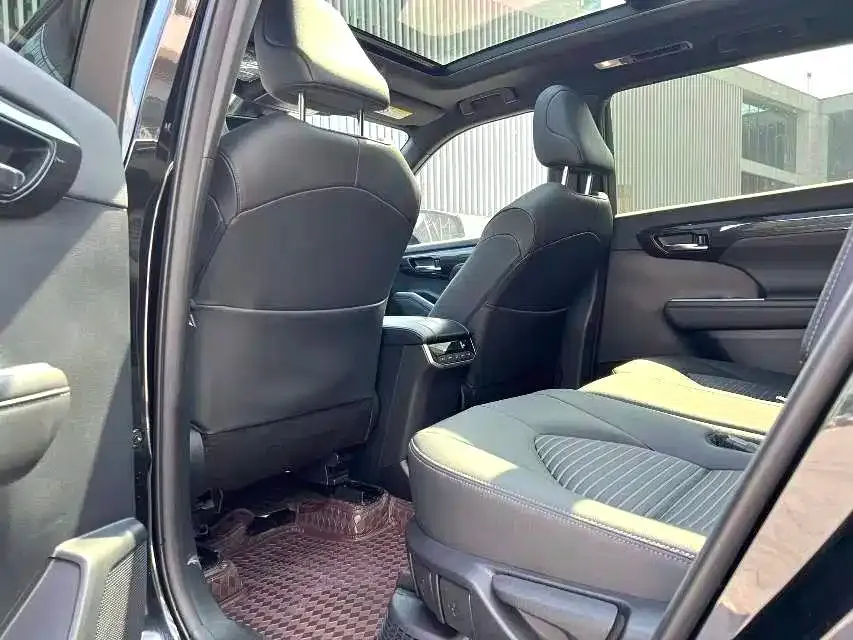 Toyota Crown Kluger 2023 из CN, фото 8