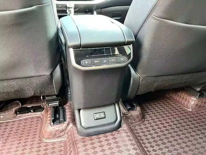 Toyota Crown Kluger 2023 из CN, фото 9