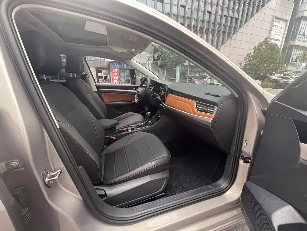 Volkswagen Bora 2023 из CN, фото 10