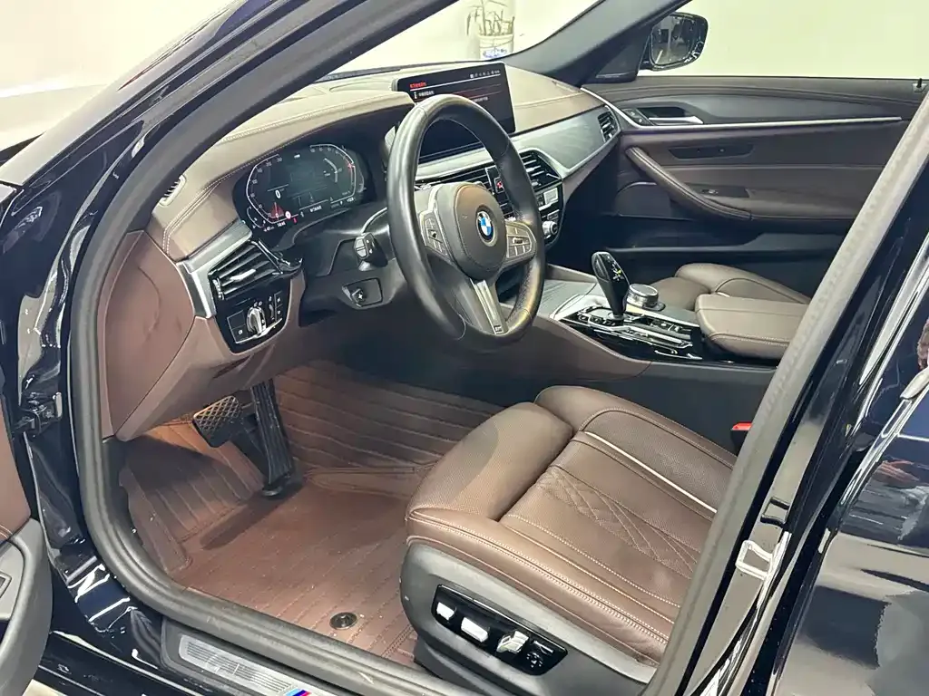 BMW 5 Series 2023 из CN, фото 7