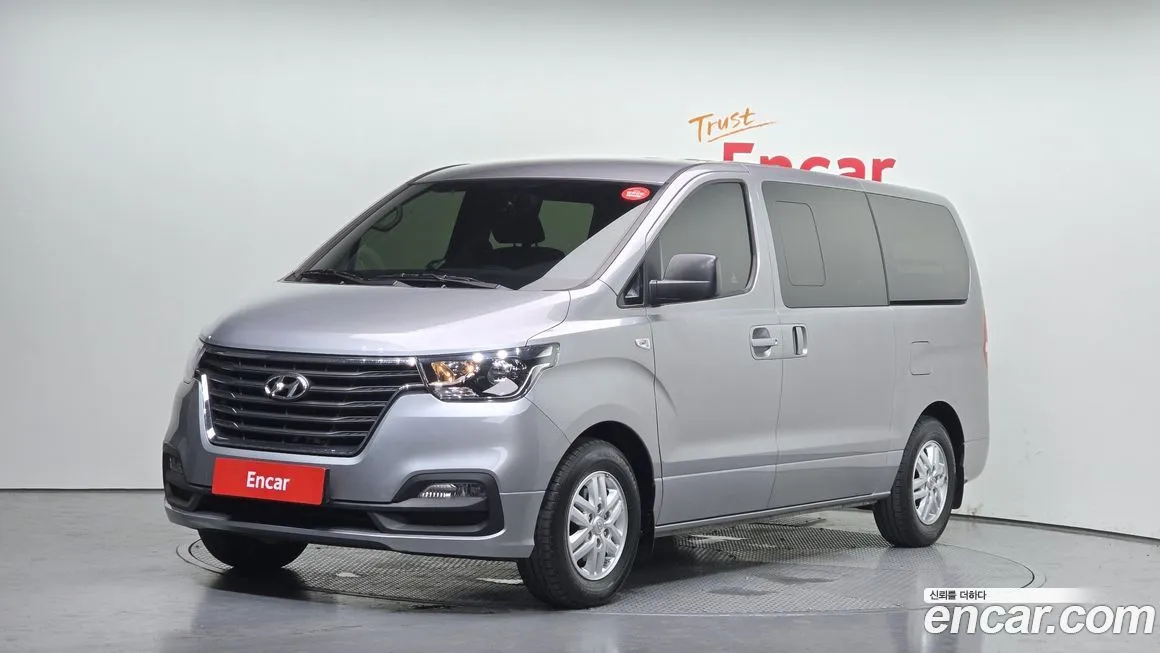 Hyundai Starex — фото 1