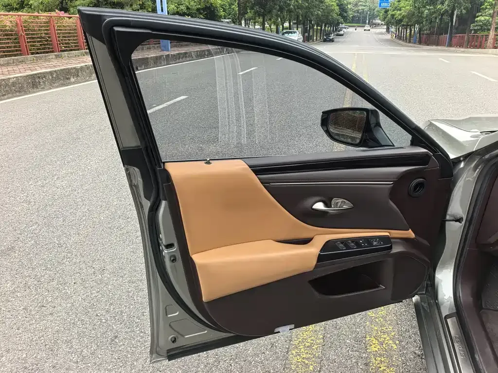 Lexus ES 2021 из CN, фото 4