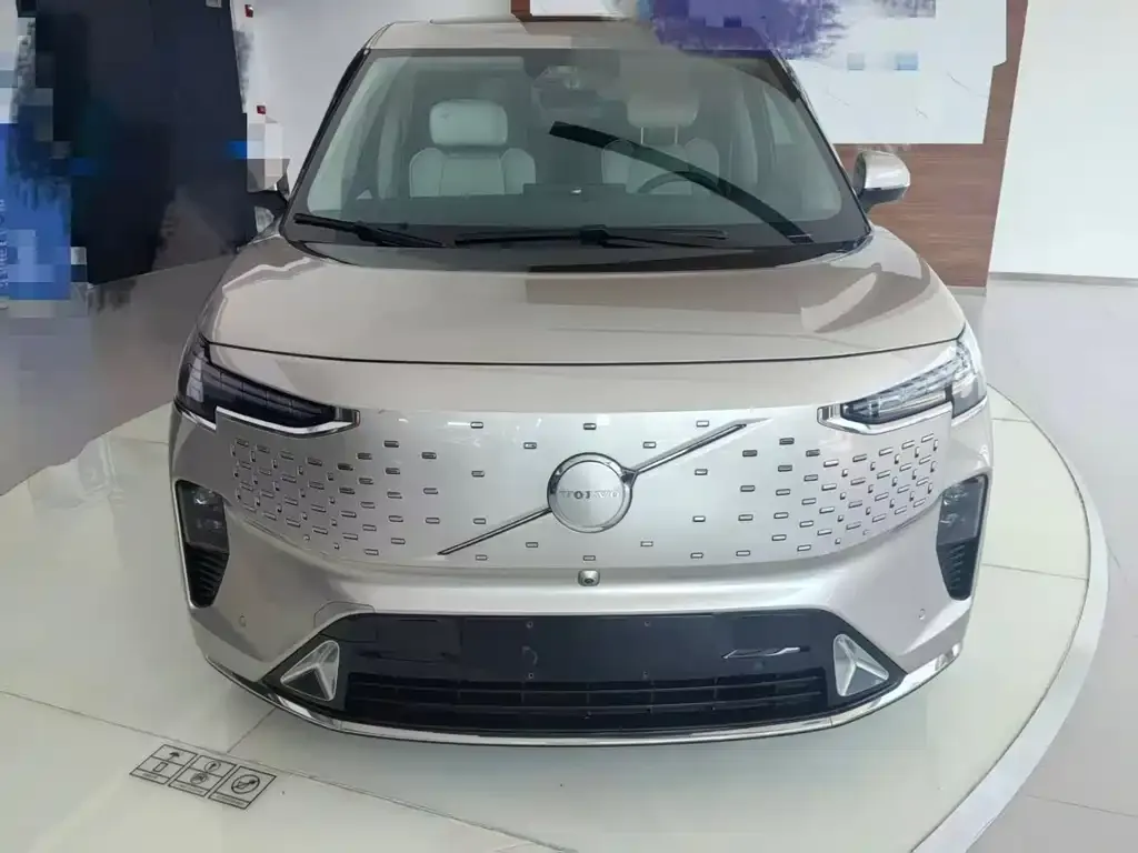 Volvo EM90 2024 из CN, фото 2