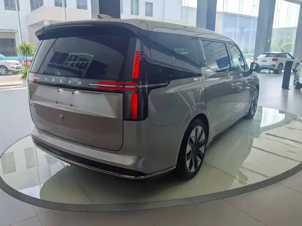 Volvo EM90 2024 из CN, фото 4