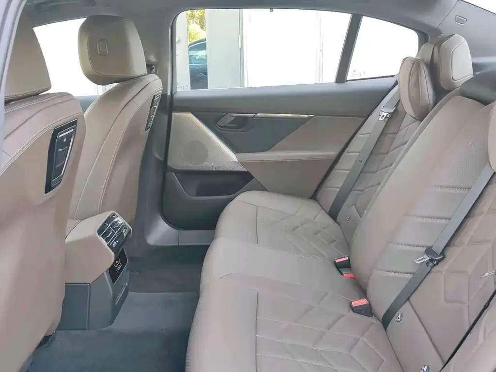 BMW i5 2024 из CN, фото 6