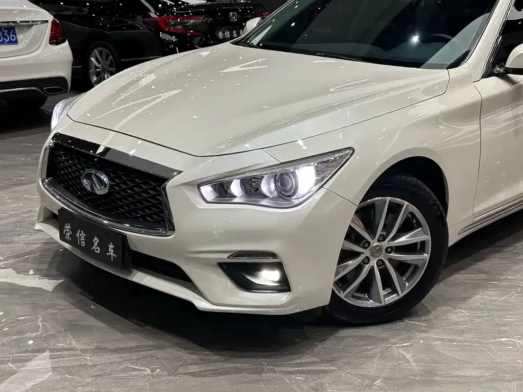 Infiniti Q50L — фото 10