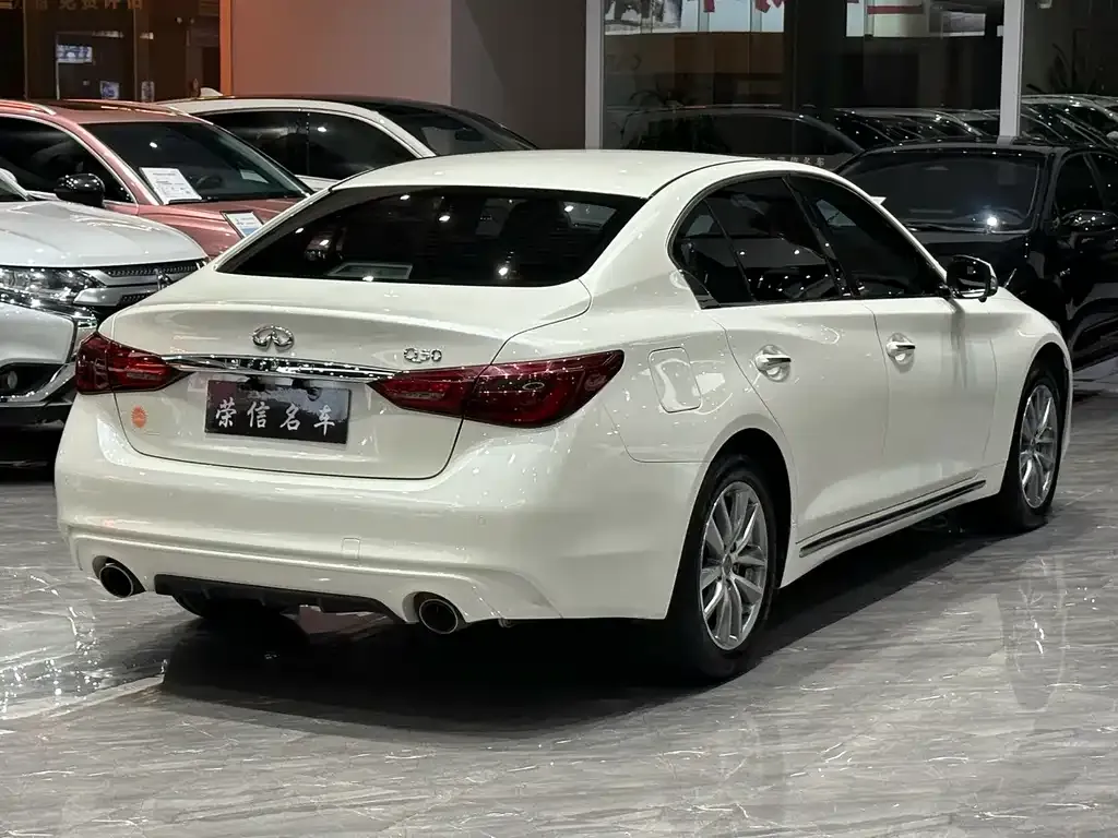 Infiniti Q50L — фото 4