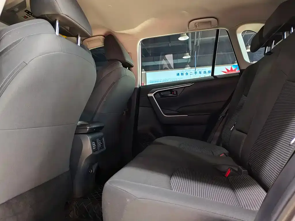 Toyota Wildlander 2023 из CN, фото 6