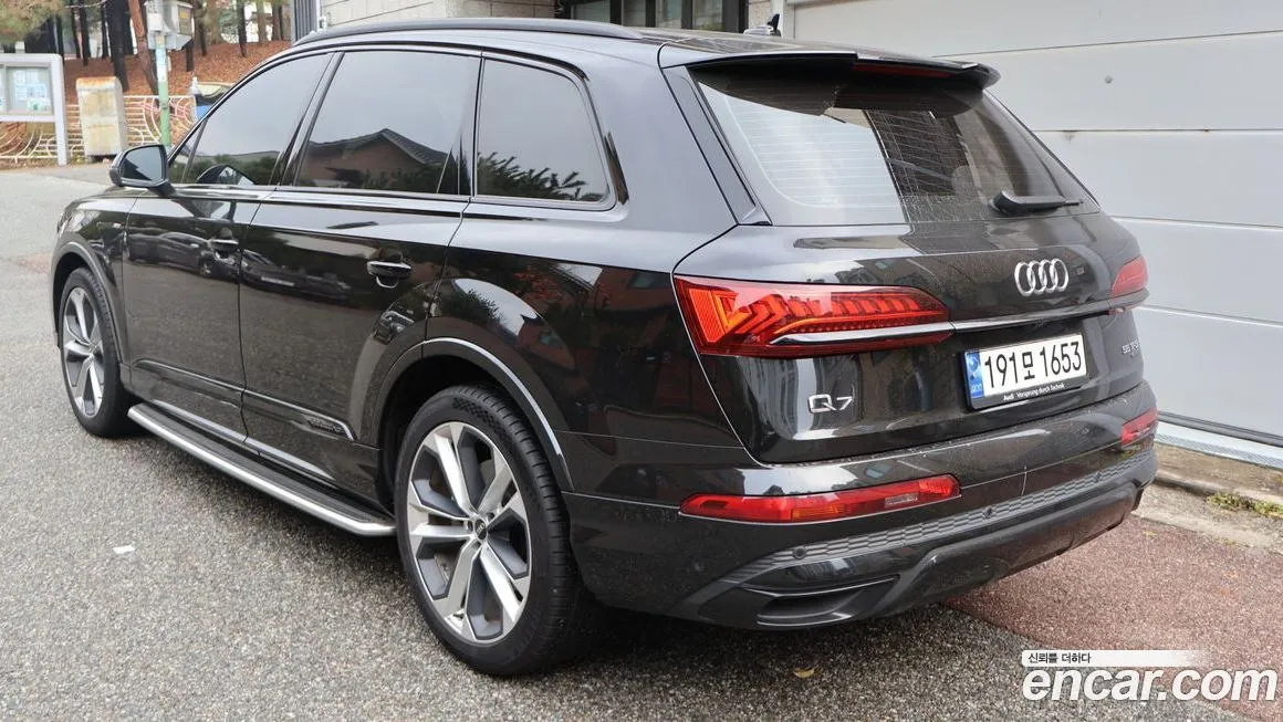 Audi Q7 2023 из KR, фото 4